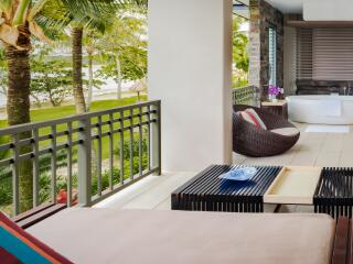 1 Bedroom Suite Beachfront Balcony
